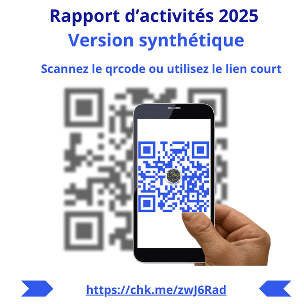 Une main montre un qr code à scanner et celui à l'intérieur du mobile sur la photo, est le qr code qui pointe sur le rapport d'activités 2025 du Foyer Fraternel, dans sa version synthétique